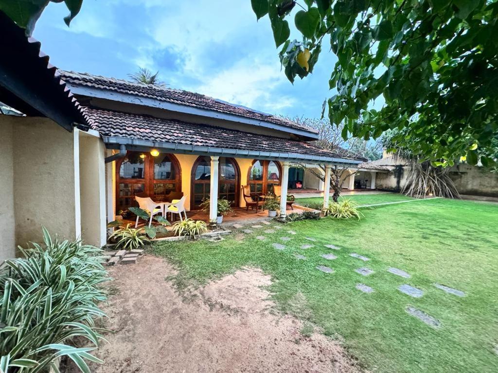 Isle Of Thalpe Acomodação com café da manhã Unawatuna Exterior foto