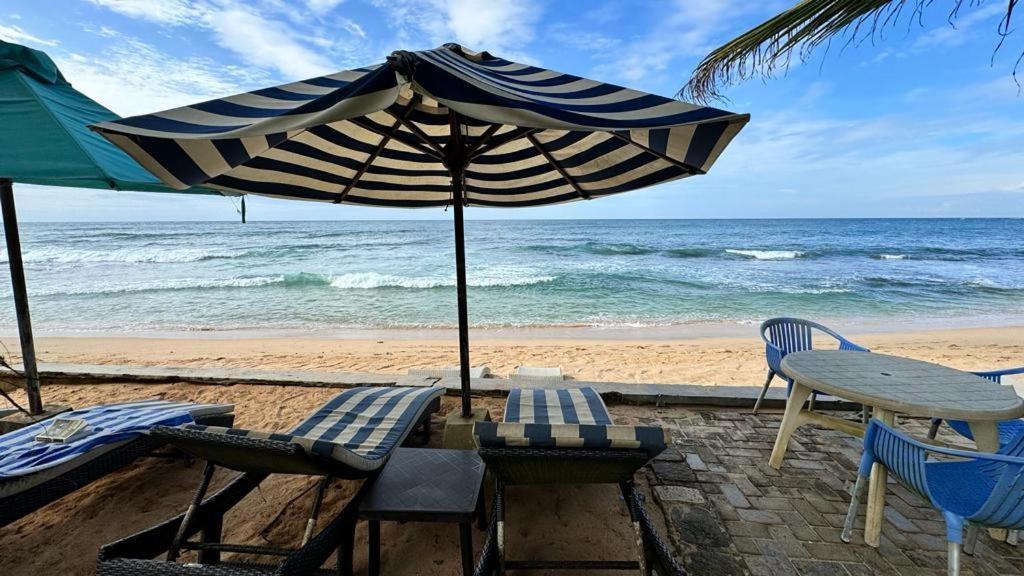 Isle Of Thalpe Acomodação com café da manhã Unawatuna Exterior foto